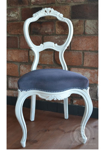 Måla tyg och sammet med Annie Sloan Chalk Paint™. Måla tyg och sammet med Annie Sloan Chalk Paint™.