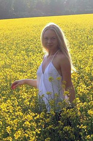Caroline Blomberg föreläser i det ständigt aktuella ämnet ätstörningar på Våning 2 klockan 17.15-18.00. Caroline Blomberg föreläser i det ständigt aktuella ämnet ätstörningar på Våning 2 klockan 17.15-18.00.