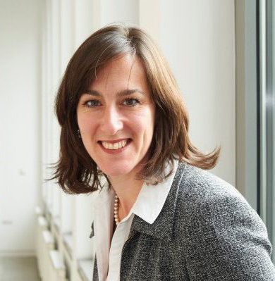 Lisa översätter från svenska till engelska Lisa översätter från svenska till engelska