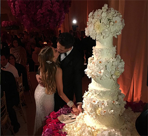 Sofia Vergara's and Joe Manganiello's wedding cake (picture is linked to more of the wedding pictures!) Sofia Vergara's and Joe Manganiello's wedding cake (picture is linked to more of the wedding pictures!)