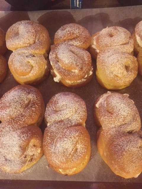 Har du inte provat Lussesemlor än är det hög tid att göra det nu - Supergott! Har du inte provat Lussesemlor än är det hög tid att göra det nu - Supergott!