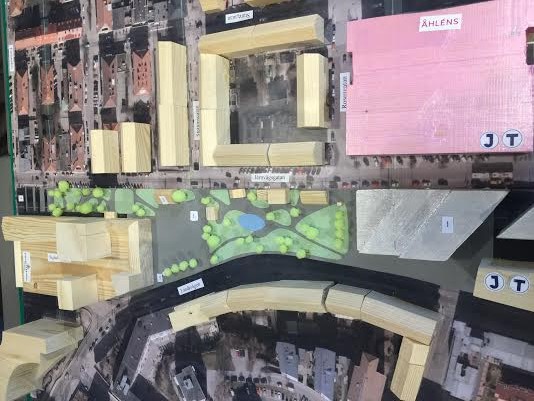 Nätgrppen Trivsam Stadskärnas modelltorg . Bild från visningen på Stadsbiblioteket Nätgrppen Trivsam Stadskärnas modelltorg . Bild från visningen på Stadsbiblioteket