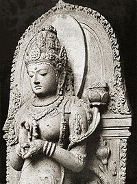 Man måste inte ha orange kläder eller rakat huvud för att vara buddhist och hjälpa sina medmänniskor. Man måste inte ha orange kläder eller rakat huvud för att vara buddhist och hjälpa sina medmänniskor.