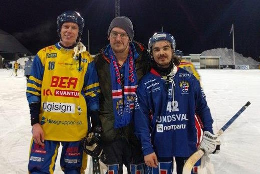 Gurra Ljungberg delade ut pris till Lars Bryngelsson och CJ. Foto: Rönnken Gurra Ljungberg delade ut pris till Lars Bryngelsson och CJ. Foto: Rönnken