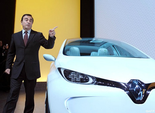 Carlos Ghosn pekar ut målet Carlos Ghosn pekar ut målet