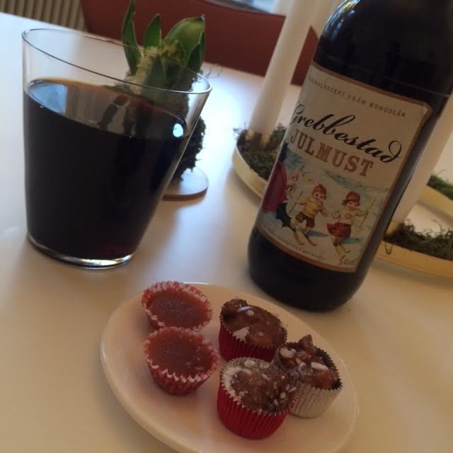 Julmust med knäck och polkanougat Julmust med knäck och polkanougat