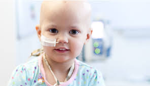Behandlingsplanen för barn med leukemi sträcker sig över 2,5 år, och det är en lång lista med mediciner och medicinska insatser Behandlingsplanen för barn med leukemi sträcker sig över 2,5 år, och det är en lång lista med mediciner och medicinska insatser
